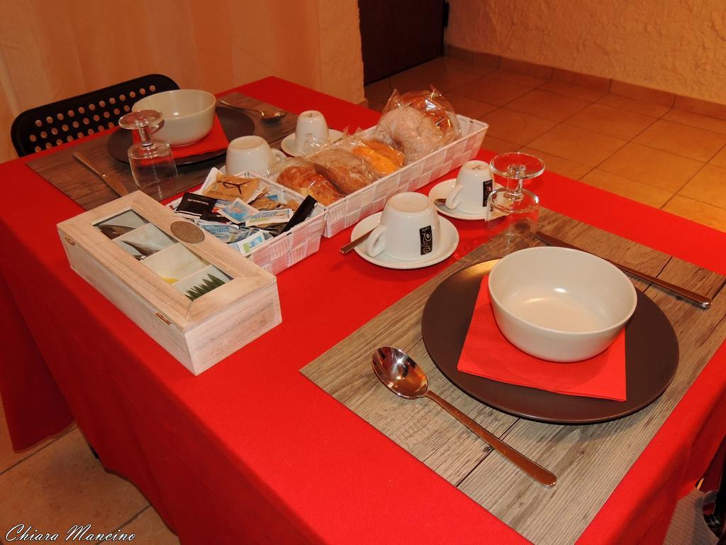 La Casa Del Colonnello Hotel Vercelli Kültér fotó